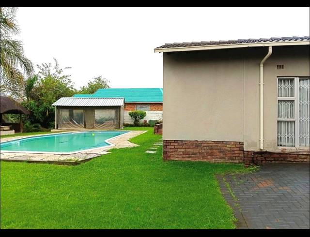 3 BEDROOM FREEHOLD FOR SALE IN BRACKENHURST